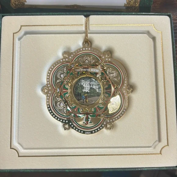 White House Ornament 2005 - Picture 1 of 4